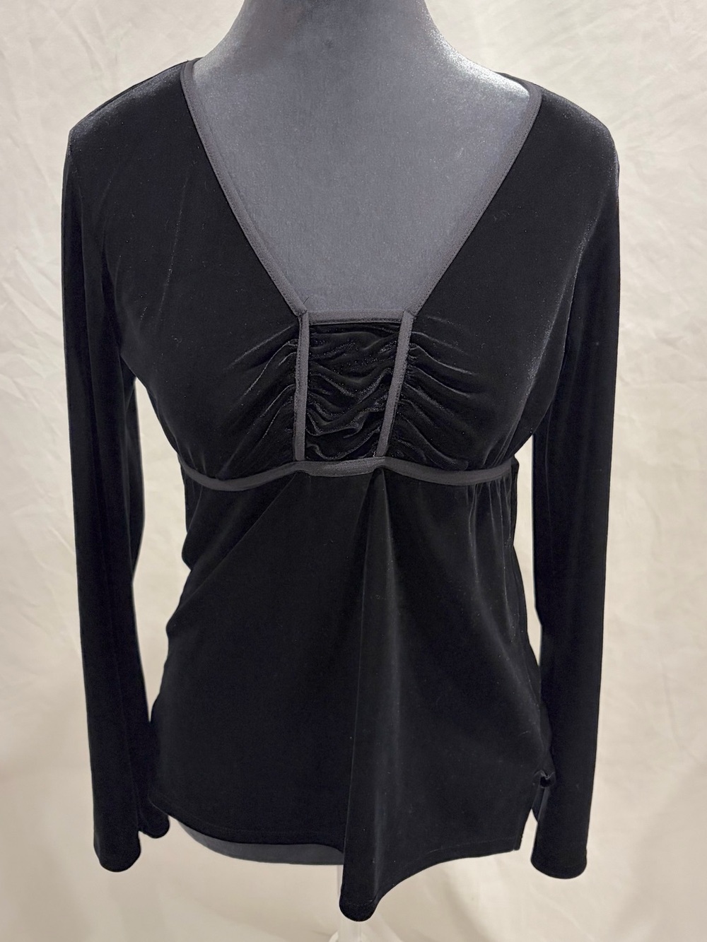 Black Long-Sleeve Ruched V-Neck Women's Velvet Top
